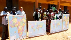 Geschenk-für-40-Schulen-in-Burkina-Faso